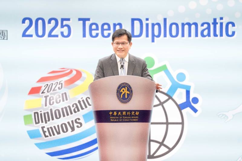 外交部長林佳龍致詞勉勵與會外交小尖兵發揮「總合外交」中「人人都是外交官」的精神。