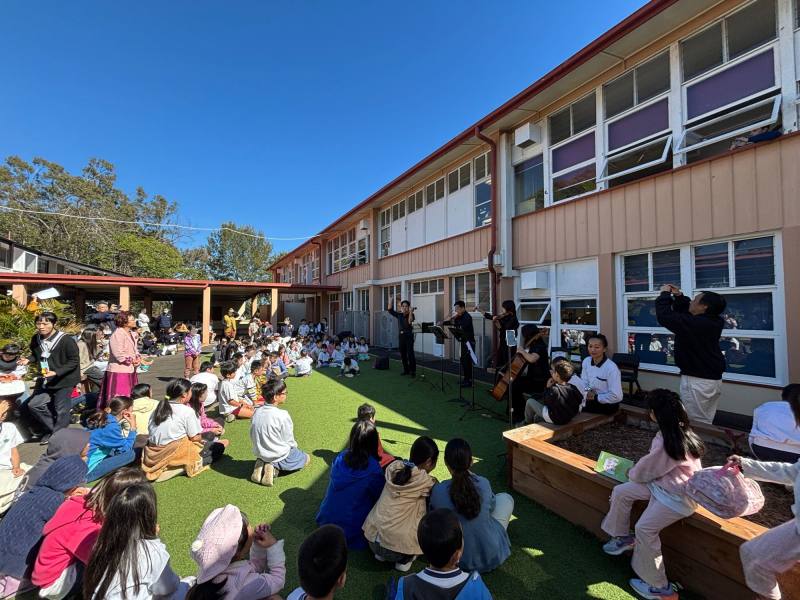 NTSO弦樂四重奏以別出心裁的「快閃」方式登場，為近四百位學童與家長帶來驚喜的音樂饗宴