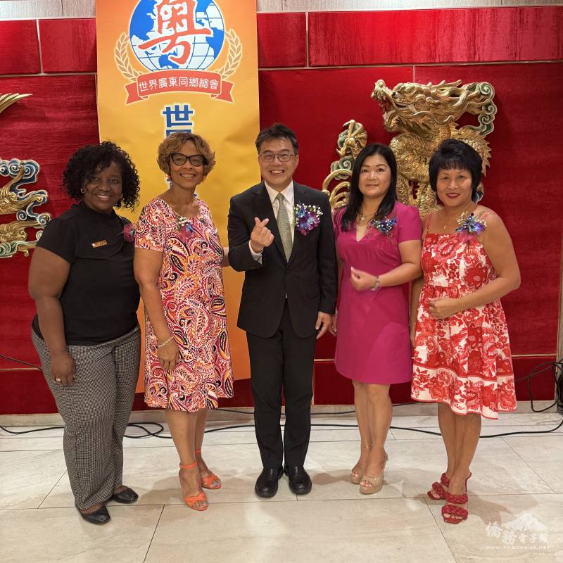 貴賓合影，左起Oakland Park City議員Leticia Newbold、Lauderdale Lakes City議員Sharon Thomas、周啟宇、李啟荷、鄧詠嫻