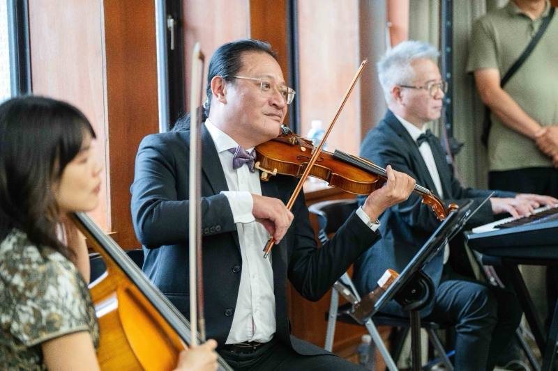 為響應「2025歐洲台灣文化年」，外交部在「2025年歐洲重要價值夥伴計畫」（EVIP）歡迎酒會現場，安排台灣民謠音樂演出，展現台歐文化融合之美。