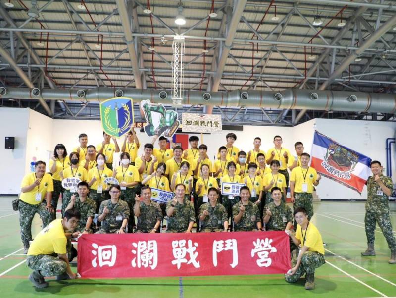 花防部20日辦理民國114年全民國防教育暑期戰鬥營「洄瀾戰鬥營」開訓典禮。（花防部提供）