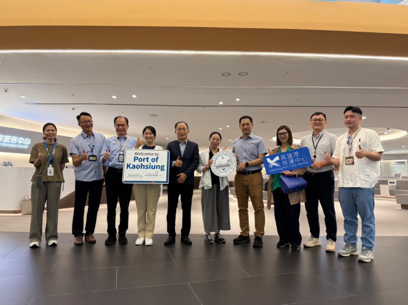 TIPC Business VP Chan-Jung Chang welcomes representatives of Mitsui Ocean Cruises