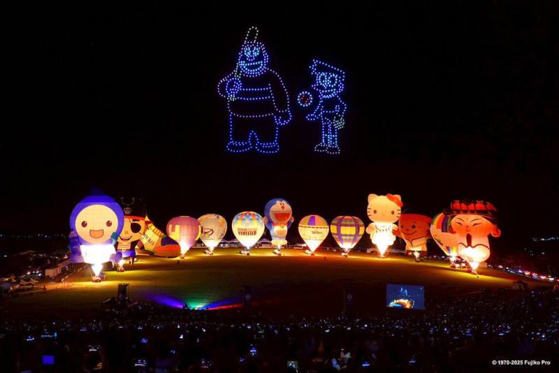 台東國際熱氣球嘉年華21日晚間圓滿落幕，台東縣政府統計45天活動吸引68萬人次參與，閉幕光雕秀更吸引4萬人前來同賞。（台東縣政府提供）