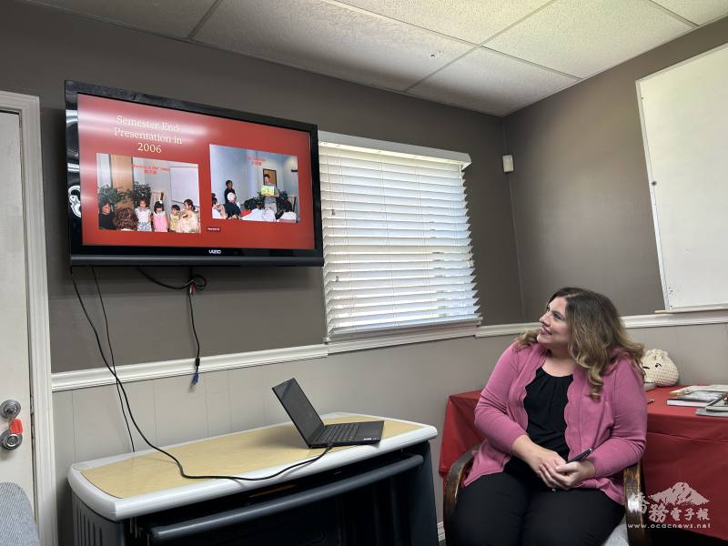 現場播放校務運作回顧投影片