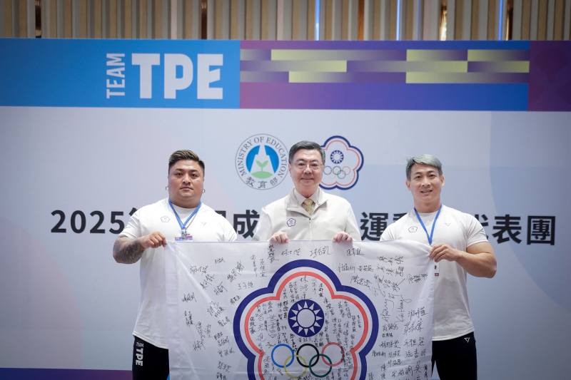 卓院長與選手合影