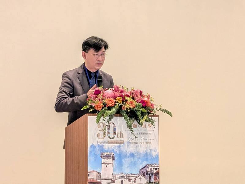 金門國家公園成立30週年國際學術研討會22日上午舉行開幕式，內政部政務次長董建宏（圖）出席致詞。