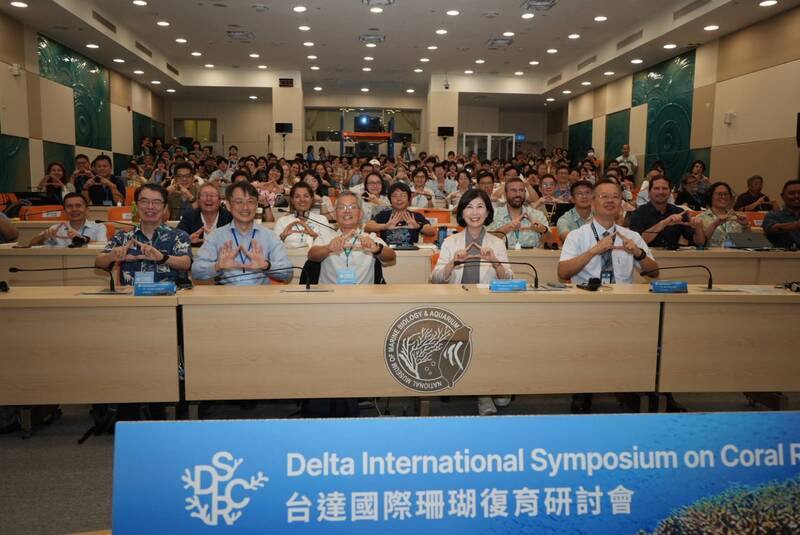 2025年首屆「台達國際珊瑚復育研討會」由台達電子文教基金會和台灣珊瑚礁學會攜手舉辦，21日在屏東海生館登場，邀請國際自然保護聯盟（IUCN）等12家頂尖保育機構，以及來自8國共14名學者參與。