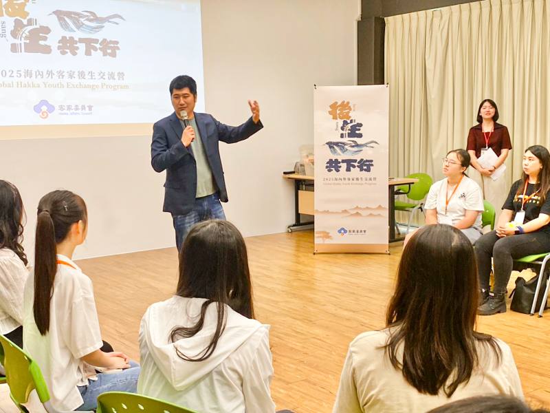 客委會副主委邱星崴致詞