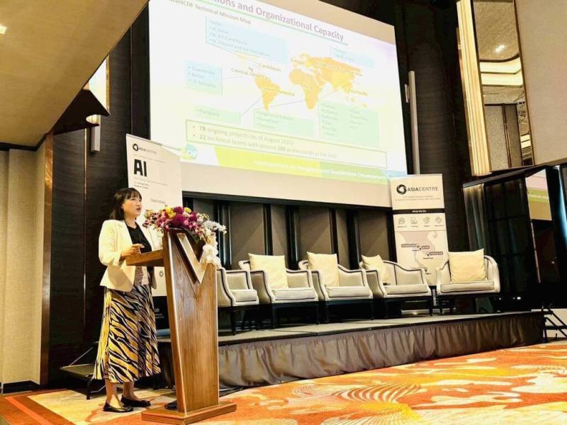 國合會副秘書長謝佩芬22日參與亞洲中心「亞洲AI與治理」國際會議，分享台灣在對外援助上的AI應用經驗。（國合會提供）