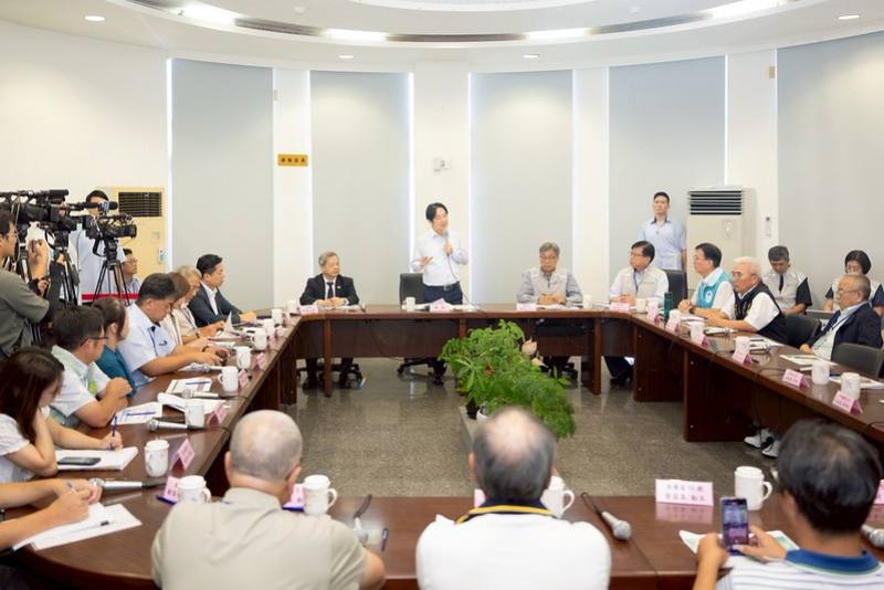 針對臺美水產貿易現況、貸款利率補貼、外銷獎勵等議題，總統也與漁業業者進行意見交流