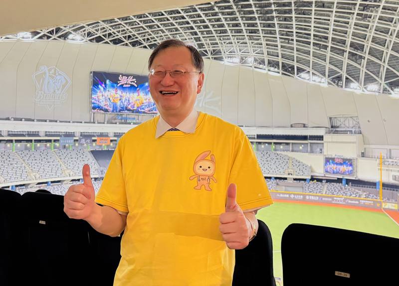 器官移植是與死神搶命手段，但手術完成後的恢復過程也很漫長，台大醫院22日晚間特別邀請器官移植病童到台北大巨蛋看棒球賽，院長余忠仁（圖）表示，盼能鼓勵孩子朝永久健康繼續努力。