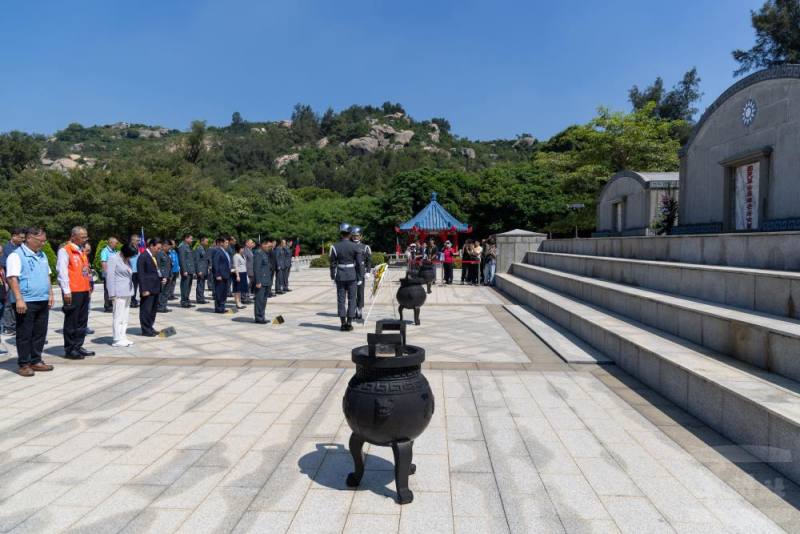 全體人員默哀。（軍聞社記者蔡枋澐攝）