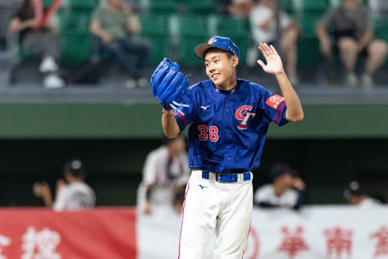U15亞洲青少棒錦標賽台灣隊23日冠軍戰靠著小將柯邵捷（圖）7局完封勝，完美壓制日本隊打線，終場就以3比0擊敗日本、奪下隊史第8冠（中華民國棒球協會提供）