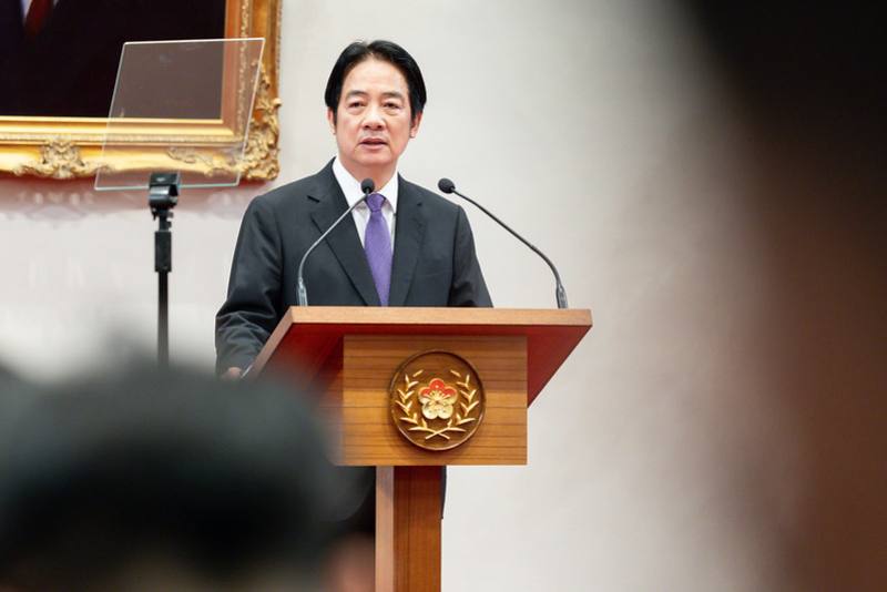 總統因應投票結果發表談話　強調政府會持續推動能源轉型　並以四項調整回應人民期待