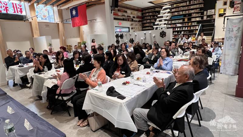 大紐約僑界榮譽職人員及各僑團代表90餘人踴躍出席僑務委員會議