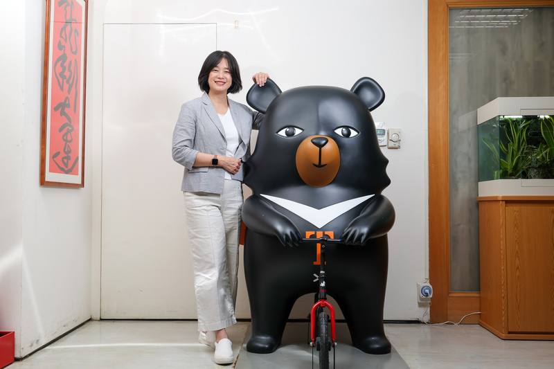 觀光署長陳玉秀日前接受中央社專訪表示，她自己有點像是務實的浪漫主義者，未來想要導入公民合作