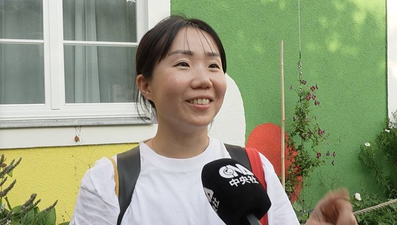 旅居柏林的台灣餐廳老闆丁心諭，從在市集擺攤開始到3年前創業開餐廳。餐廳經營步上軌道後，本著愛台灣的熱情，有空還是會到不同市集擺攤，向當地民眾推廣台式美食