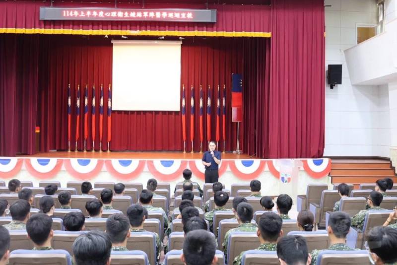 東引地區指揮部日前辦理「114年上半年心理衛生鏈結軍陣醫學巡迴宣教」