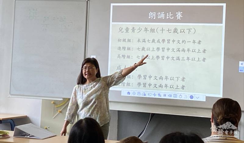 校長劉玉美鼓勵學生參與九月份華語朗誦及演講比賽