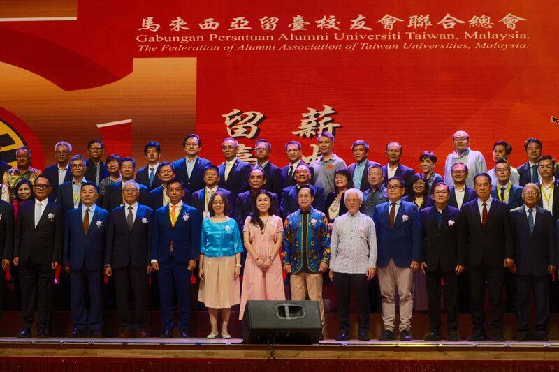 留台聯總51週年文華之夜主題為「薪火相傳，留臺續航」，圖為出席貴賓合影