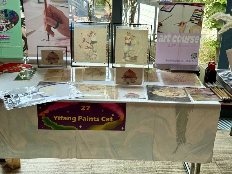 「柏林女力藝術節」邀集各國移民女性創作者到現場擺賣自己的創作作品，是德國少見的市集形式。在「柏林女力藝術節」裡，重現台灣創意市集