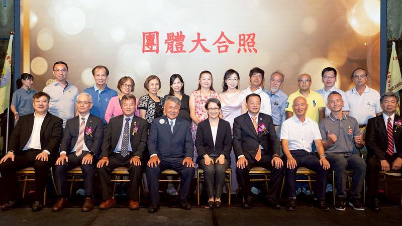 副總統和出席人員合影