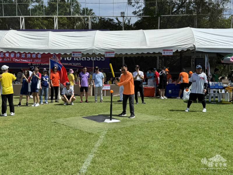 藍夏禮現場開球