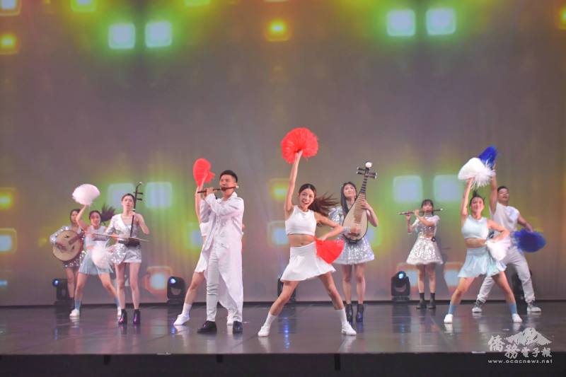 《薄海歡騰心心相連》為國慶特別創作，融合南美節奏與臺灣民謠〈丟丟銅〉的文化交流