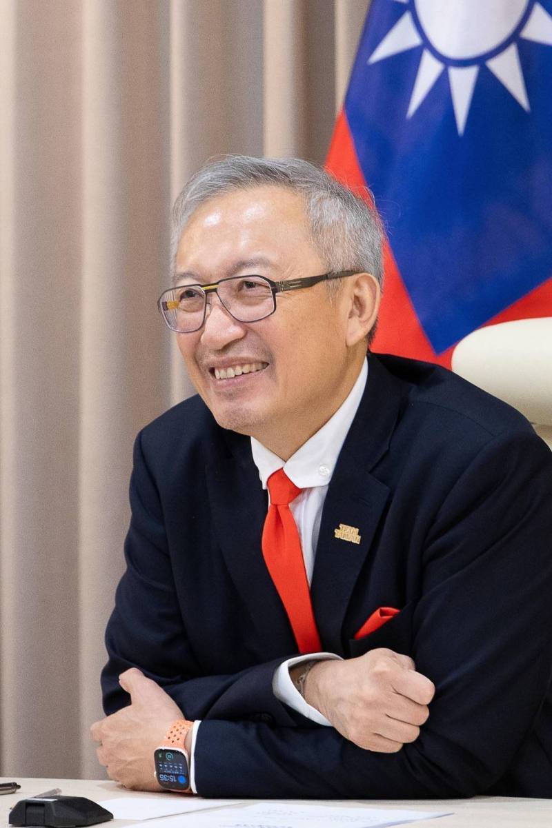 外交部政務次長吳志中接受法國《解放報》（Libération）視訊專訪，深入說明中國對台滲透與威脅手法，並闡述台灣以三大支柱戰略堅定防衞民主。