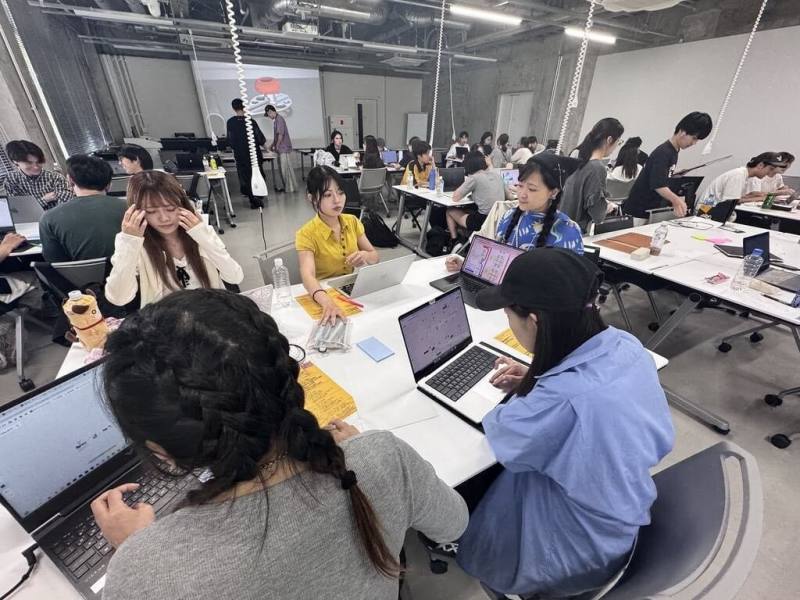 北科大、東海大學、日本千葉大學、千葉工業大學等4校共同舉辦國際設計工作營，聚焦防災資訊設計，圖為小組進行討論交流。（北科大提供）