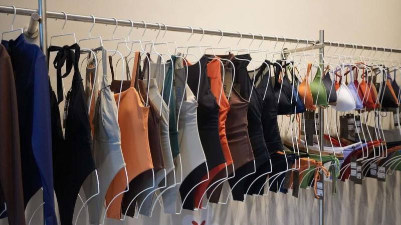 台灣水中服飾品牌「TIMU AQUA」專為亞洲人身形設計水上時裝，並率先推動泳衣回收再生計畫，近來在國際設計獎項中嶄露頭角。（高雄市青年局提供）