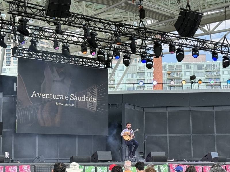 加拿大葡萄牙裔法朵吉他演奏家阿魯達，在多倫多湖濱中心舉行的台灣節公演。