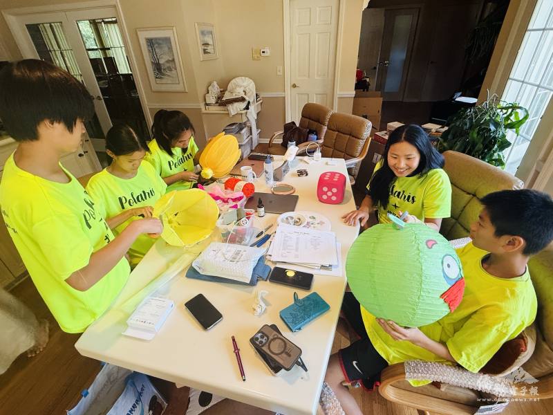 北極星青少年義工發揮巧思，親手製作燈籠，為10月4日中秋燈籠會暖心準備