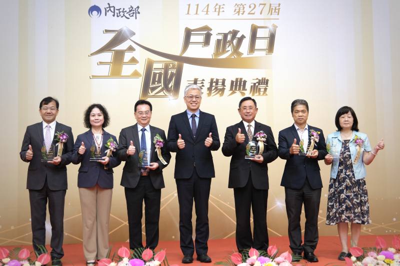 全國戶政績優機關代表合照