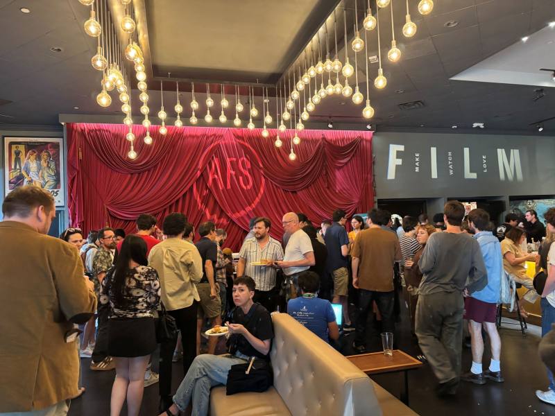 蔡明亮經典影展放映茶會出席人潮熱絡。（駐休士頓臺灣書院提供）