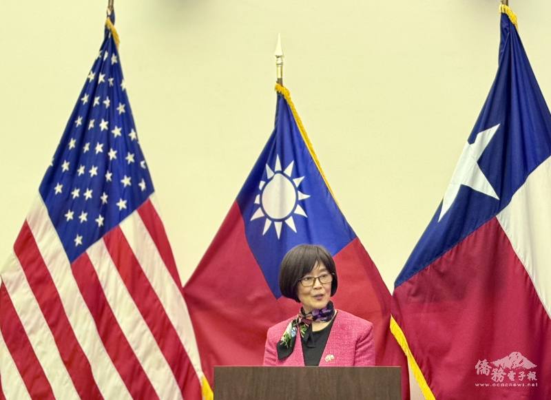 白越珠在捐款儀式上致詞