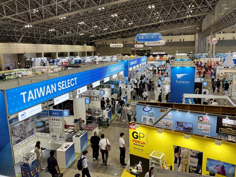 「第61回JAPAN DIY HOMECENTER SHOW 2025」21日至23日在幕張展覽館舉行，是日本規模最大的業界展會，3天吸引超過6萬人次入場。台灣館今年有38家廠商參展，產品聚焦防災與環境永續等日本消費者最關注的議題，展現台灣廠商在製造與客製化的優勢。