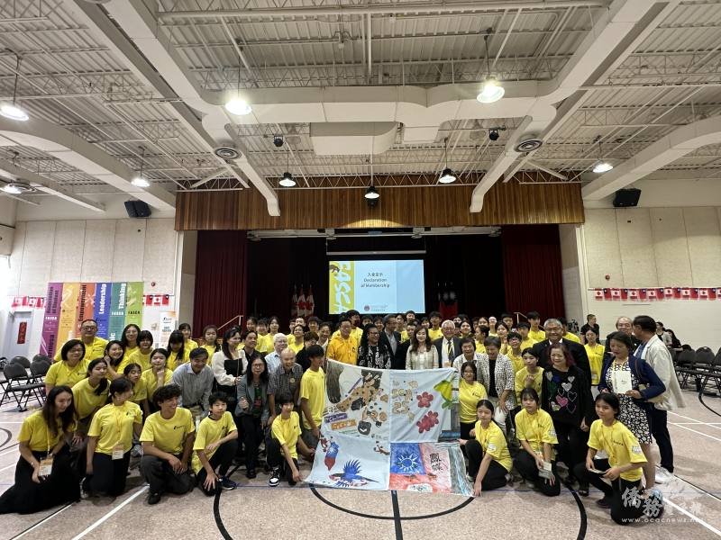 「黑熊」、「樹蛙」、「藍雀」、「鳳蝶」4小隊旗，各以勝出的默契、精神、合作及創意特色合影