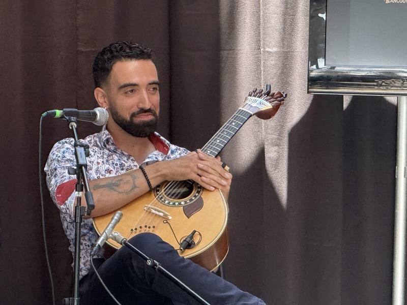 加拿大葡萄牙裔法朵吉他演奏家阿魯達，參加多倫多台灣節「希望講堂」講座。