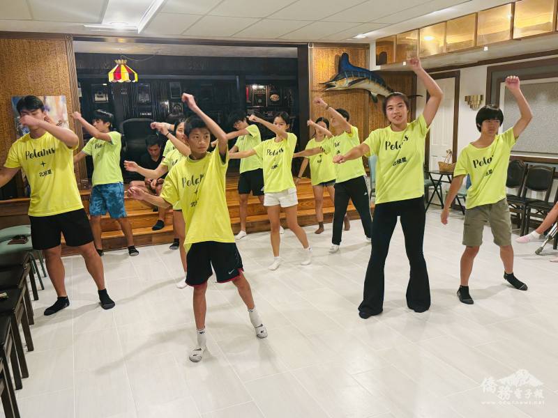 北極星青少年義工們投入舞蹈排練，為8月30日即將登場的「Taiwan Yes! Market 臺灣夜市」熱身準備