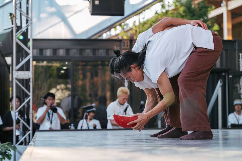 雯翔舞團「命運的安排：搏筊（選段）」以身體演繹臺灣特有向神明詢問神明心意的動作，表現人與神明相互聆聽的歷程