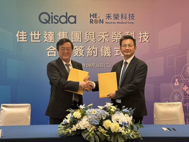 禾榮科26日公告，與佳世達集團南京明基醫院簽訂加速器硼中子捕獲治療中心建置合作協議。右為禾榮科總經理沈孝廉
