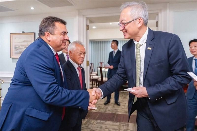 Teva Rohfritsch (left), a French Polynesian senator, shakes hands with Deputy Foreign Minister François Wu. Photo courtesy of the Ministry of Foreign Affairs Aug. 26, 2025