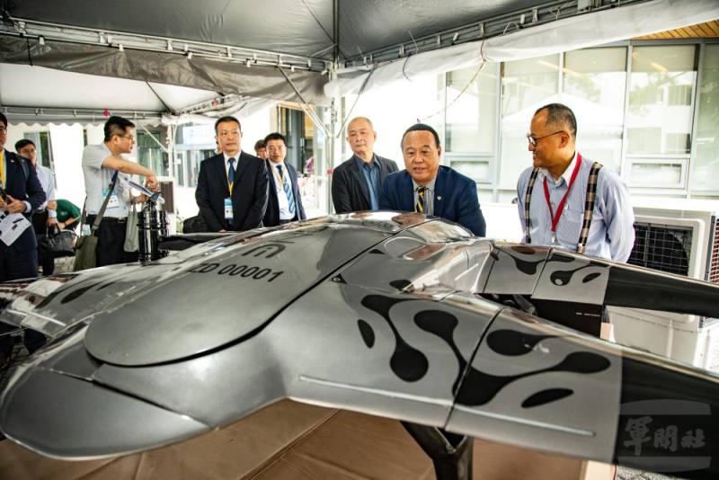 現場展示無人機研發成果