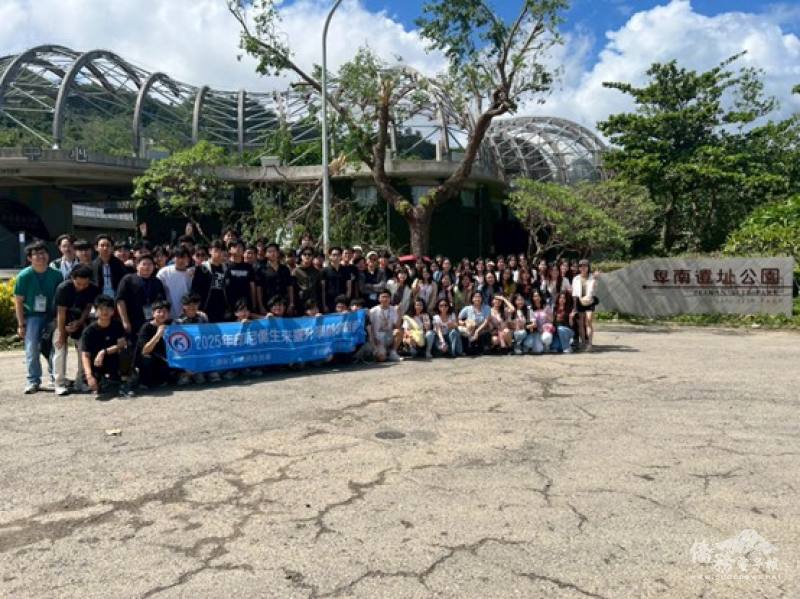 2025印輔班在卑南遺址公園門前廣場合影