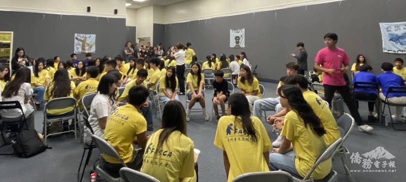 洛杉磯海外青年文化大使與外交部小尖兵討論熱絡