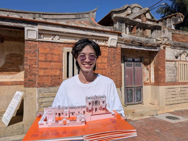 台中科技大學畢業學生邱瑾蘭、蔡善昀，以金門洋樓為主題，在金門從事地方創生、文創設計工作，邱瑾蘭（圖）說，將持續透過創作、開發洋樓設計推廣課程等方式，讓金門洋樓文化被更多人看見與關注