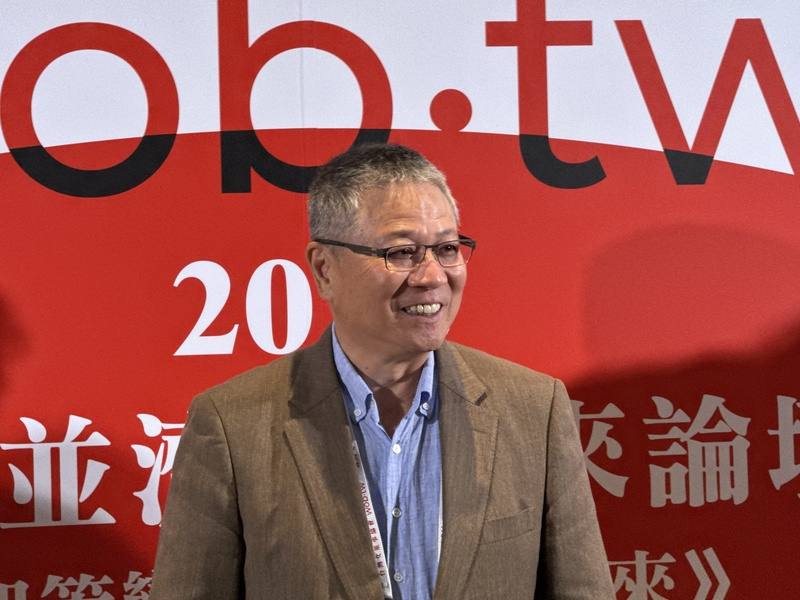 代工廠緯創董事長林憲銘27日出席台灣女董事協會舉辦的「2025剛柔並濟大未來」論壇受訪表示，美國政府的關稅策略迫使企業移動，卻也可能成為台灣走出去並回頭幫助自身的契機，呼籲企業應善用全球資源