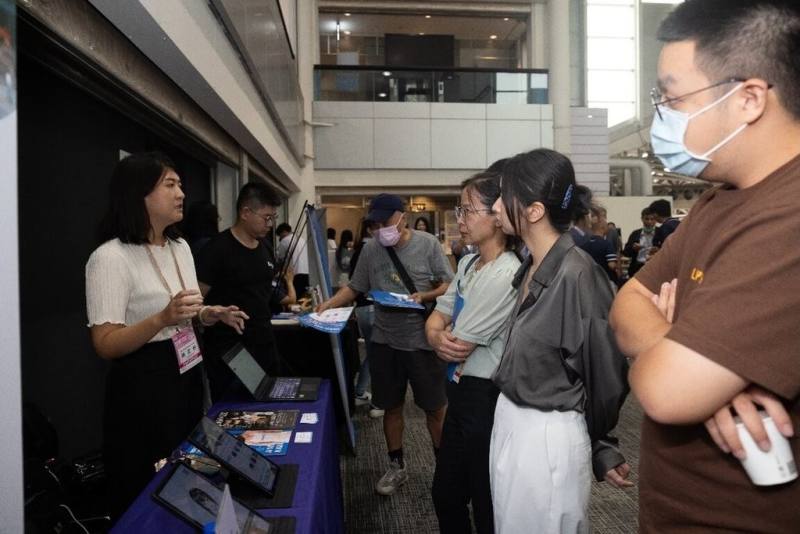 數發部27日舉辦2025 DEMO DAY健康照護產業AI化交流媒合會，AI資服業者與照護機構業者交流互動熱絡