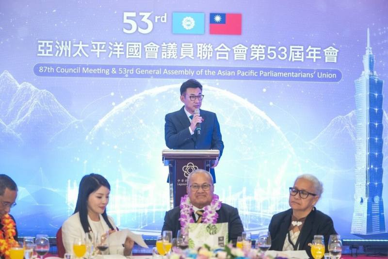 立法院副院長江啟臣（後中）27日晚間主持APPU第87屆理事會暨第53屆大會主辦國歡迎晚宴（立法院提供）